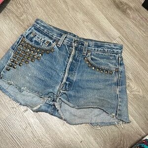 LEVI JEAN SHORTS